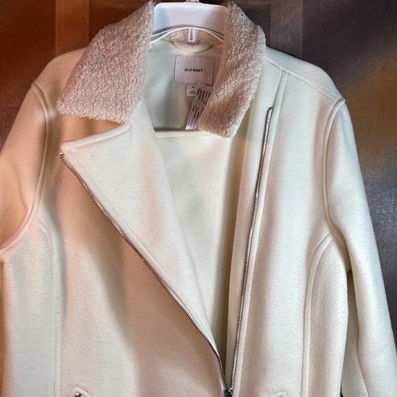 MIDI length off white asymmetrical zipper with sheared collar. Full zip XL. 302 - Picture 3 of 8